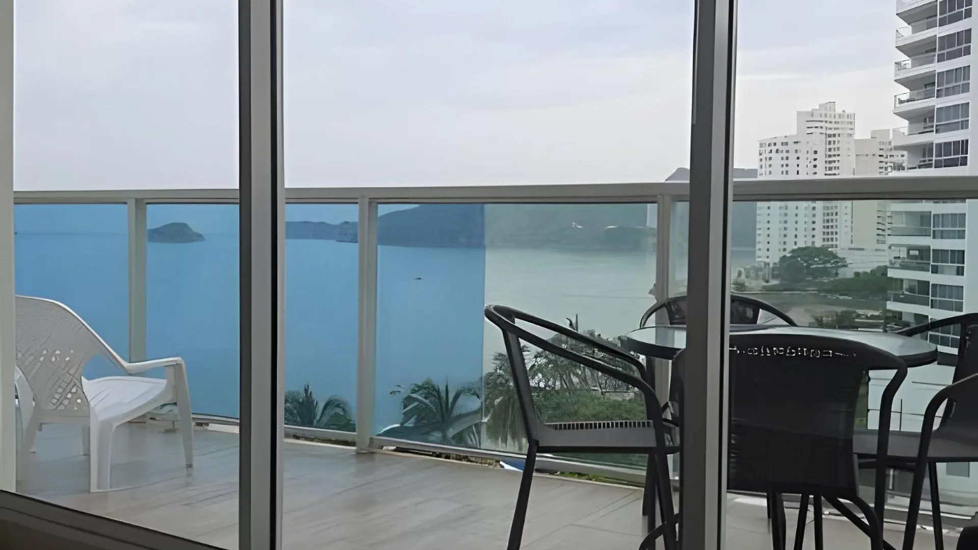 Apartamento 5* 1H Piscina y Spa, frente a playa Playa Salguero Santa Marta