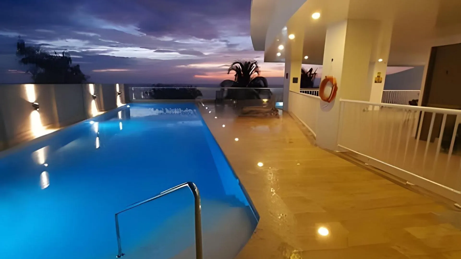 5* 1H Piscina y Spa, frente a playa Playa Salguero Santa Marta Colombia